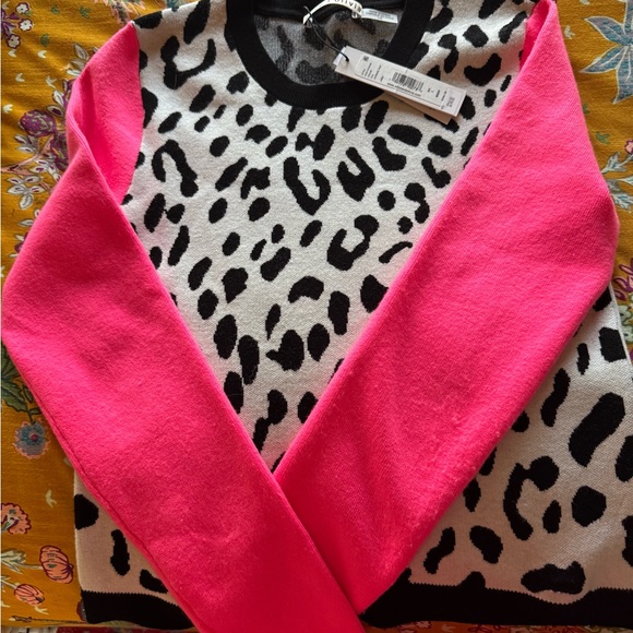NWT ALICE + OLIVIA Leopard Print Sweater with HOT Pink Sleeves - Picture 5 of 5